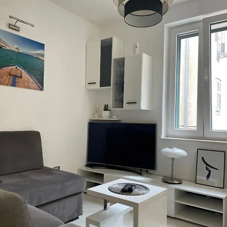 “jelin Dvor” 3+2, Bacvice, Apartman *