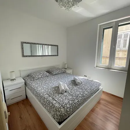 “jelin Dvor” 3+2, Bacvice, Apartman