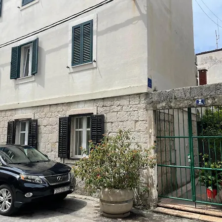 Apartment “jelin Dvor” 3+2, Bacvice,