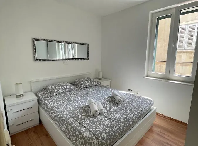 “jelin Dvor” 3+2, Bacvice, Apartment