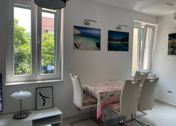 “jelin Dvor” 3+2, Bacvice, Apartment *