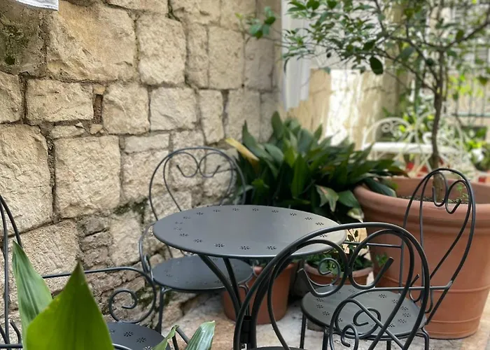 Apartment “jelin Dvor” 3+2, Bacvice, Split