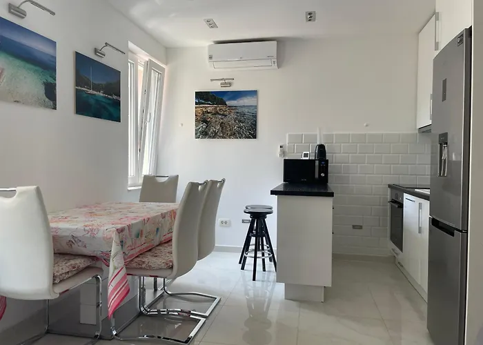 “jelin Dvor” 3+2, Bacvice,