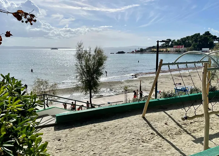 “jelin Dvor” 3+2, Bacvice, *