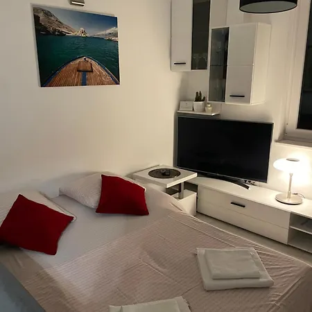 “jelin Dvor” 3+2, Bacvice, Split